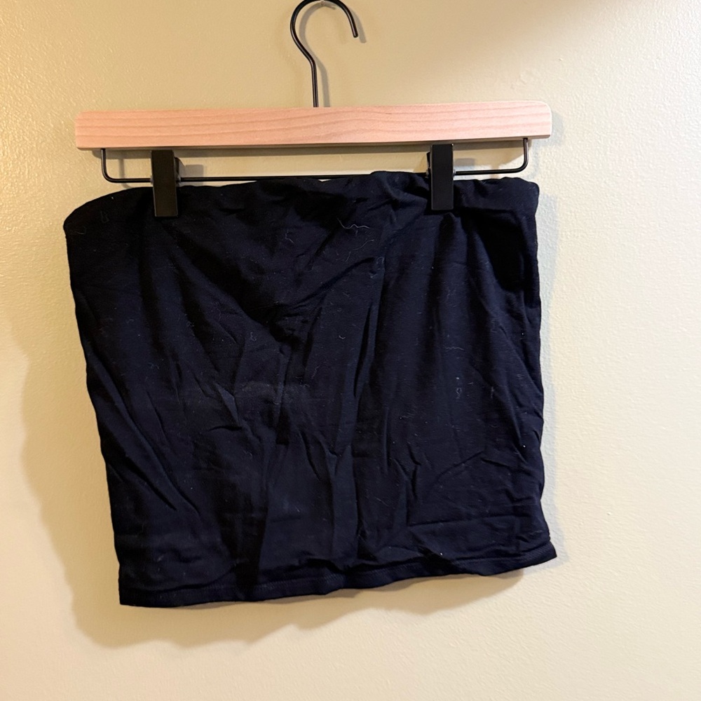 Chic Black Women's Crop Top - Picture 2 of 2